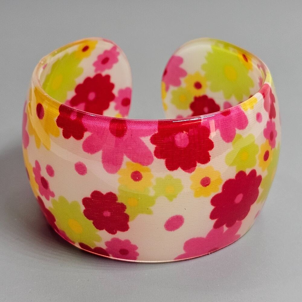 Daisy Floral Translucent Acrylic Wide Cuff Bangle Bracelet Retro Mod Vintage